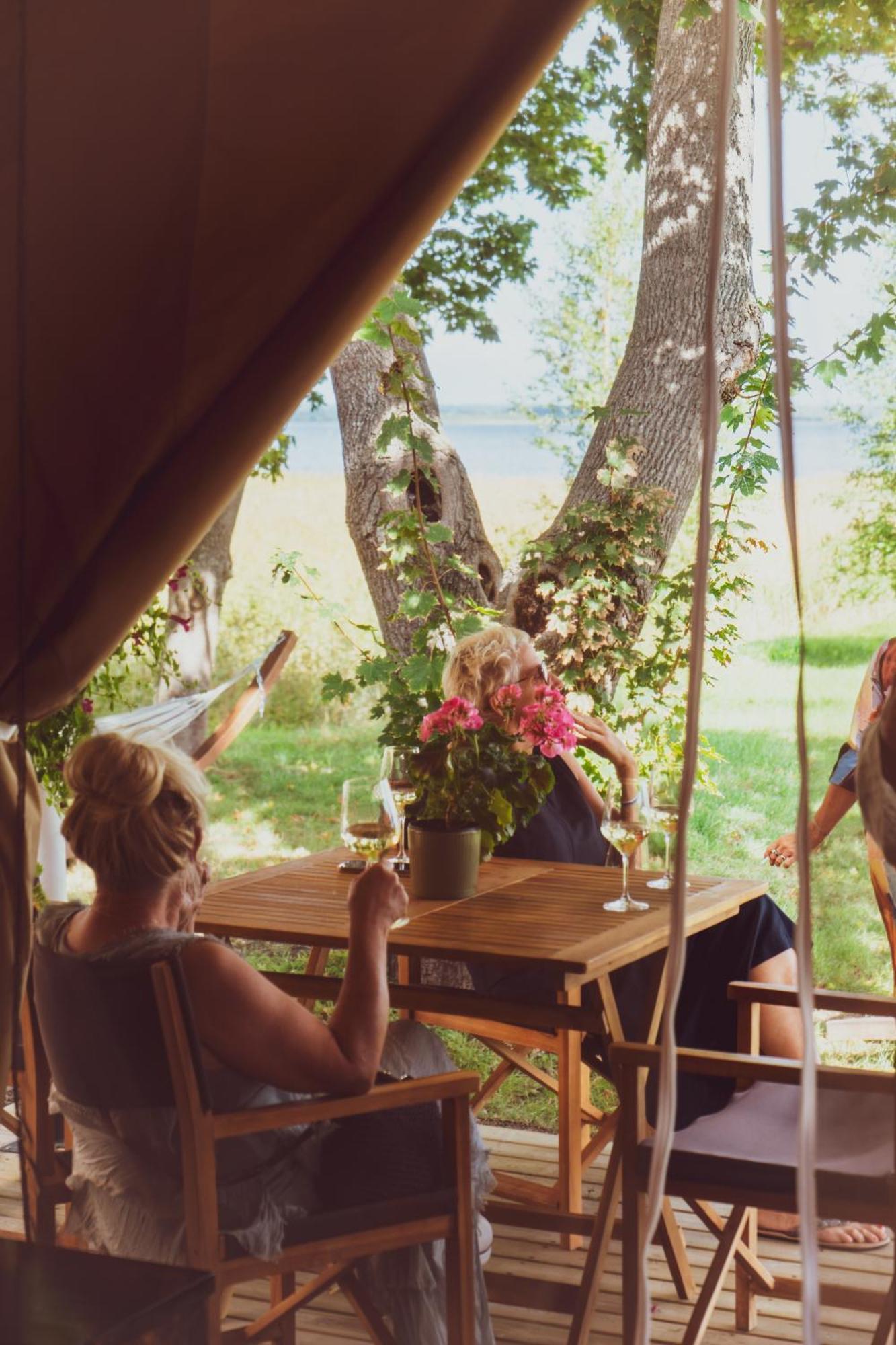 Mia Glamping Orissaare Exterior foto